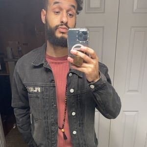 Meet your Posher, Travis